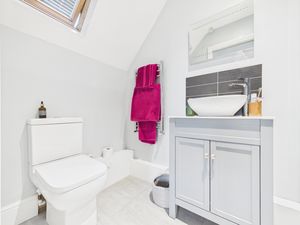 ensuite- click for photo gallery